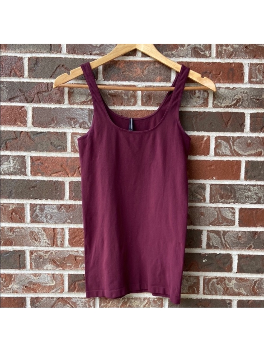 Babaton Wine-Red Scoop Neck Tank
